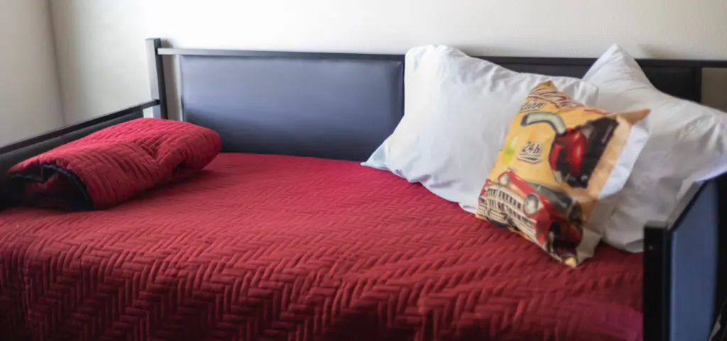 8d7a7f_07025d102aeb472197d11adc741d90d6mv2